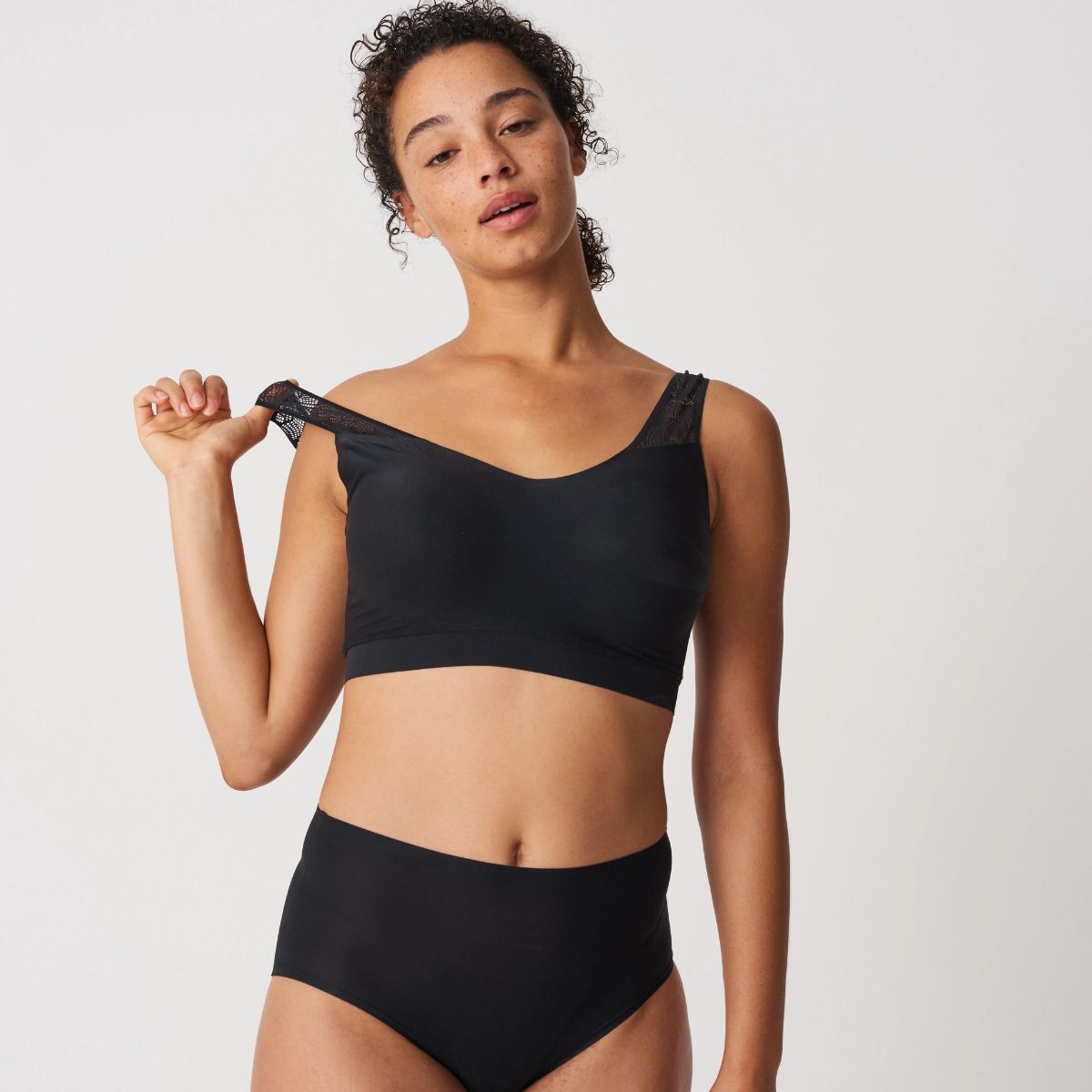 Chantelle SoftStretch Lace - Black - C11G10-011