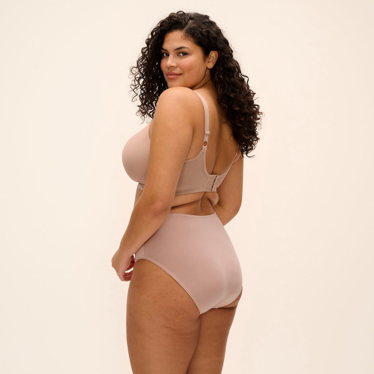 Elomi Smooth BH med bøjle, beige - EL4301 - SAH - Sahara