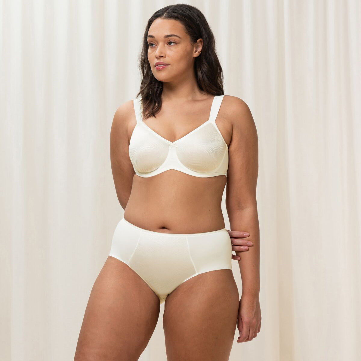 Triumph Essential Minimizer W - Off White - 10166830-00GT