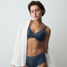 Triumph Body Make-Up Illusion Lace WP BH med bøjle, blå - 10219710 - 7873 - Indigo Veil
