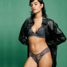 Triumph Sensual Spotlight Highleg Brazilian - Pebble Grey - 10219848-00DK